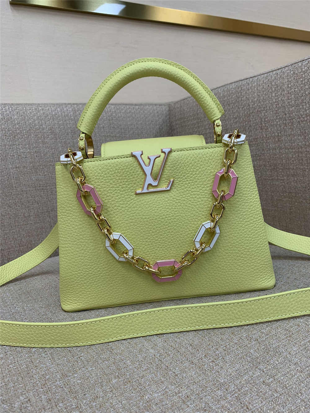 Louis Vuitton CAPUCINES BB M25232 27x18x9cm  2025 new 